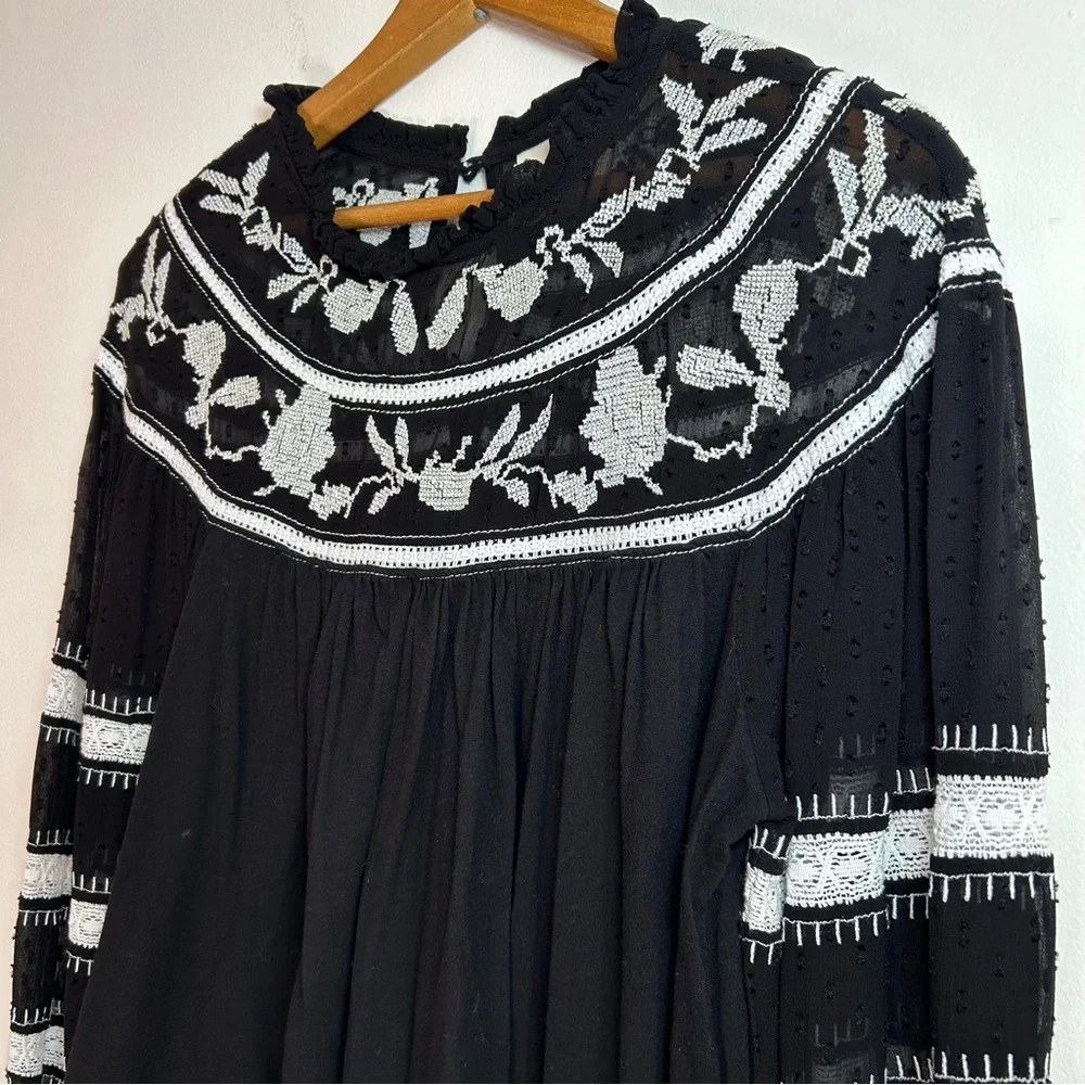 Maeve Anthropologie Women's Bouse Medium Petites Black Winona Lace Puff Sleeve